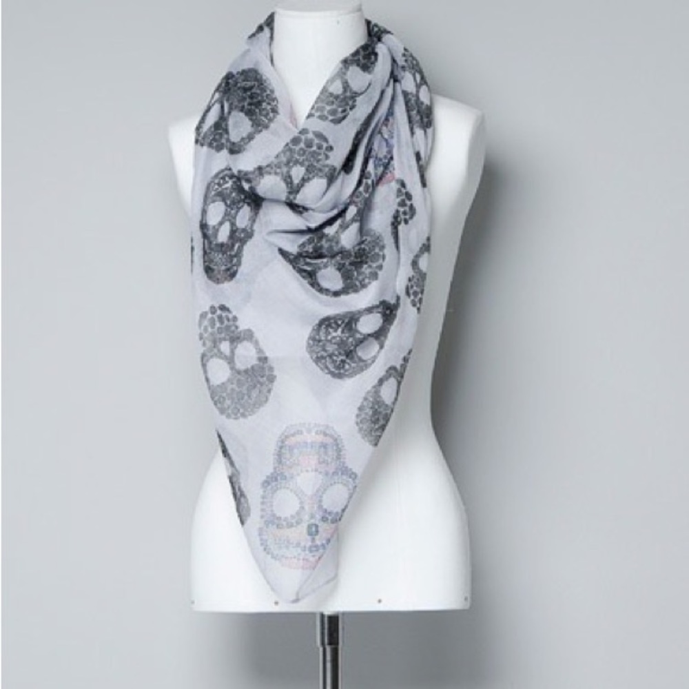 NWT Zara Skull Scarf!